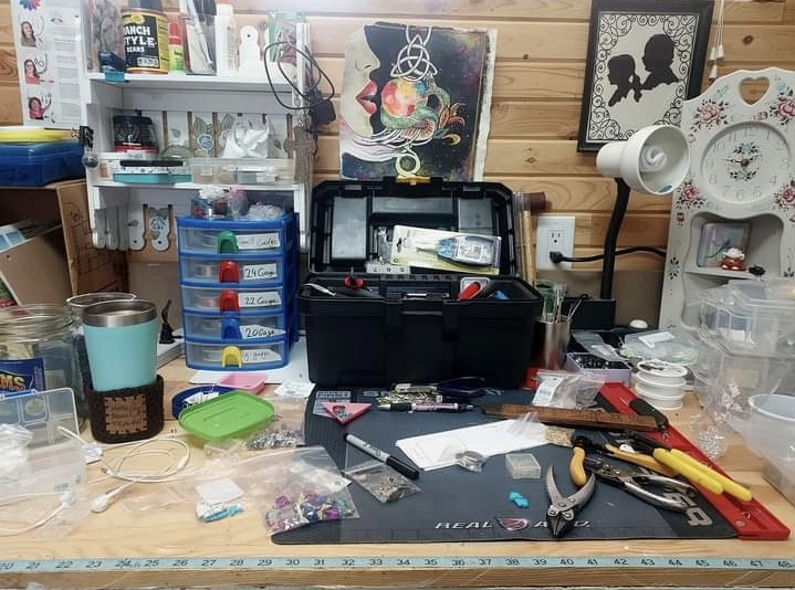 Sisters Cute Earrings Work Station